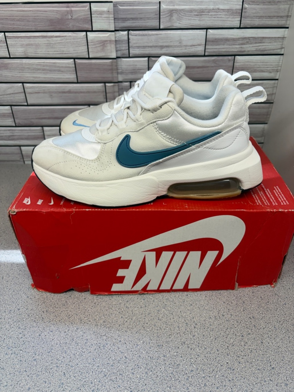Nike Air Max Verona white summit Sail coast  size 8 Women’s